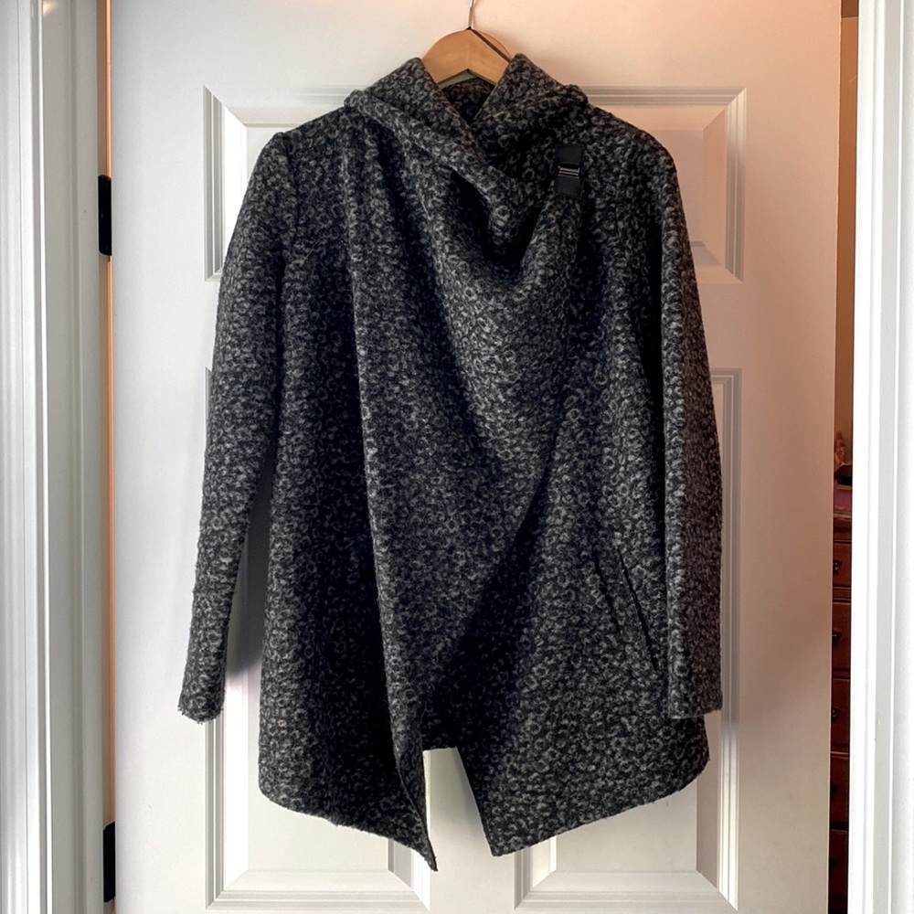 Woman’s Wool sweater wrap - Med black and grey